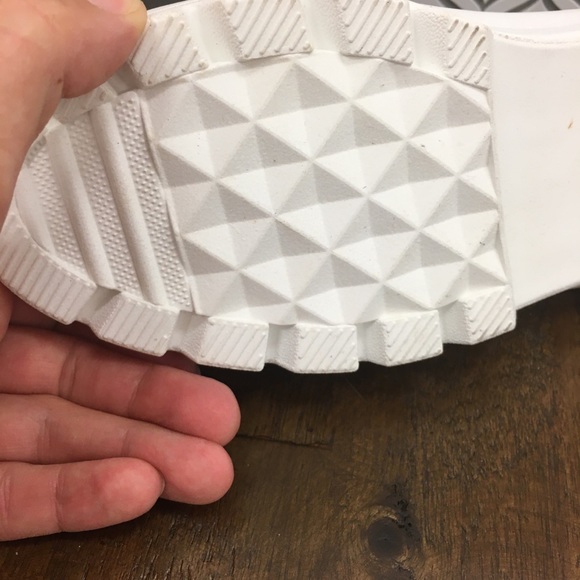 Sincerely Jules Black and white Sneaker’s 🖤low top🤍 - Picture 3 of 5